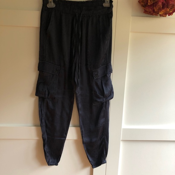 Raulph Lauren silky cargo joggers - Picture 2 of 4